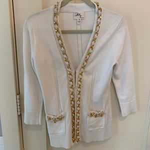 White sweater with gold chain